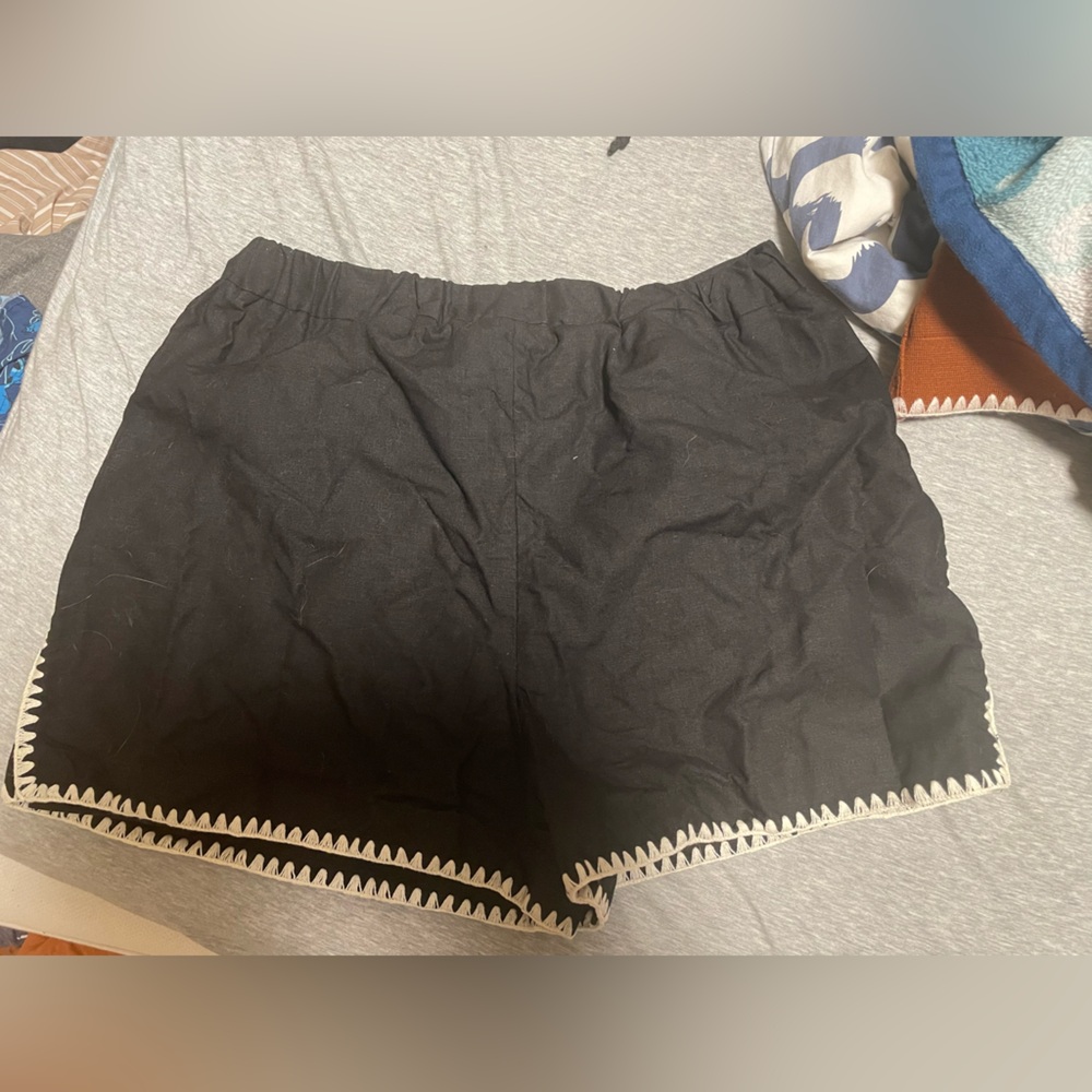EUC Sezane Nicolo Shorts Black With Ecru Trimming - Size 8 - Picture 3 of 5